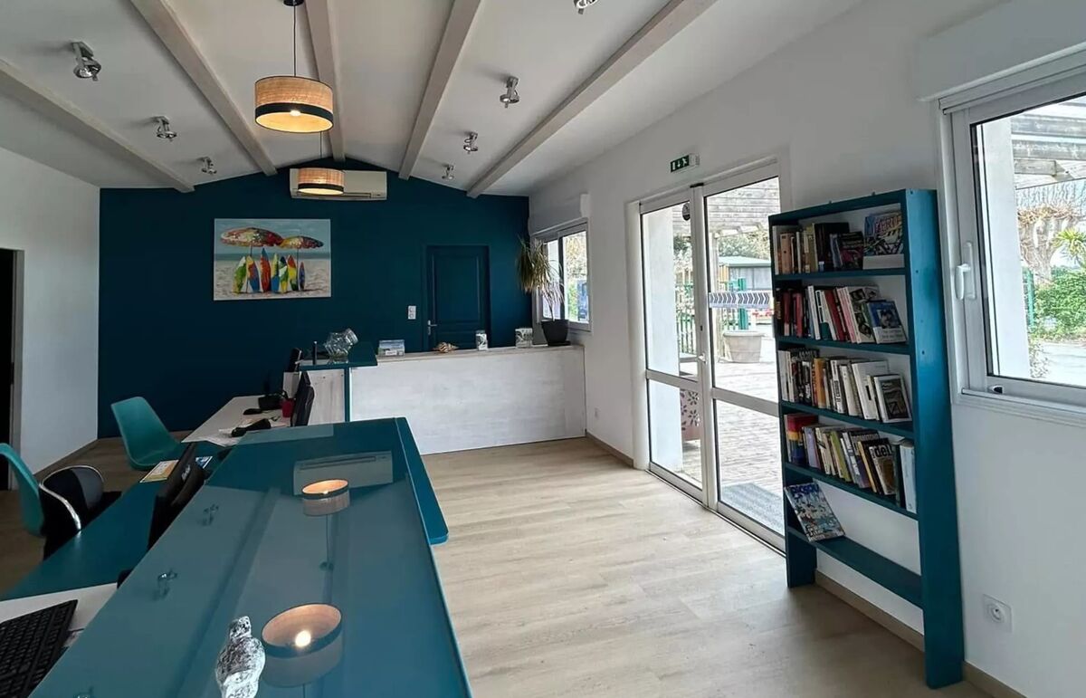 12 - Camping Le Platin - La Redoute - Service