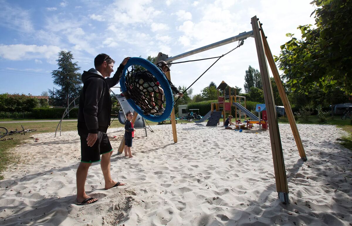 20 - Camping le Peyrelevade - Aire de jeux