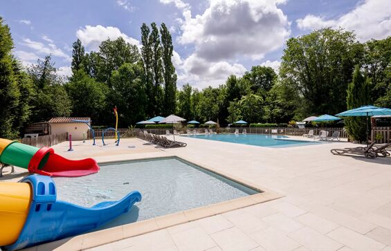 02 - Camping le Peyrelevade - Piscine