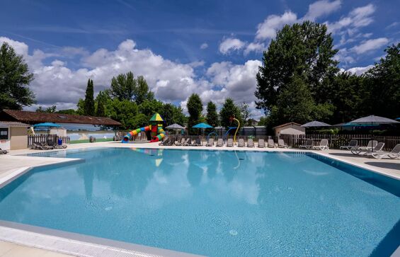 03 - Camping le Peyrelevade - Piscine