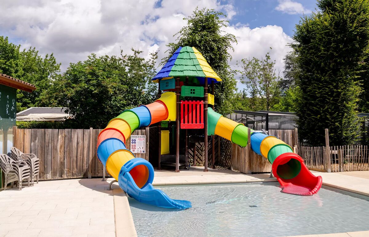 04 - Camping le Peyrelevade - Piscine