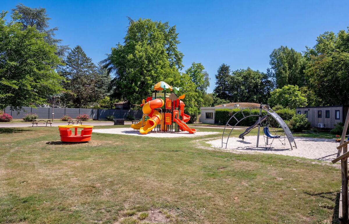 18 - Camping le Peyrelevade - Aire de jeux