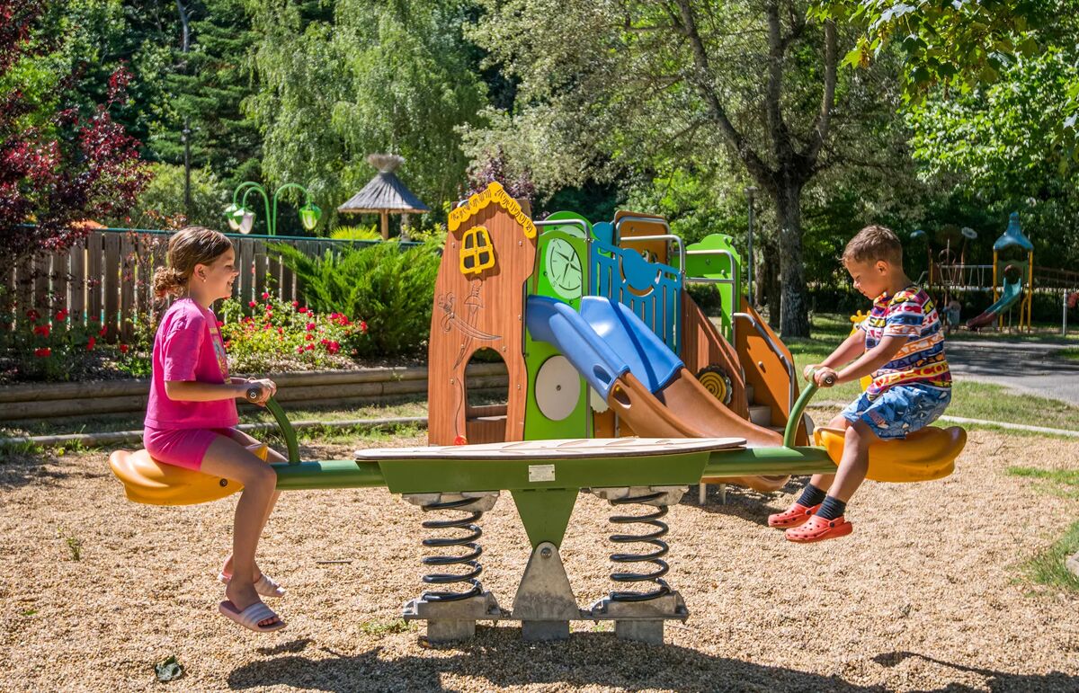 13 - Camping Le Pont du Tarn - Aire de jeux