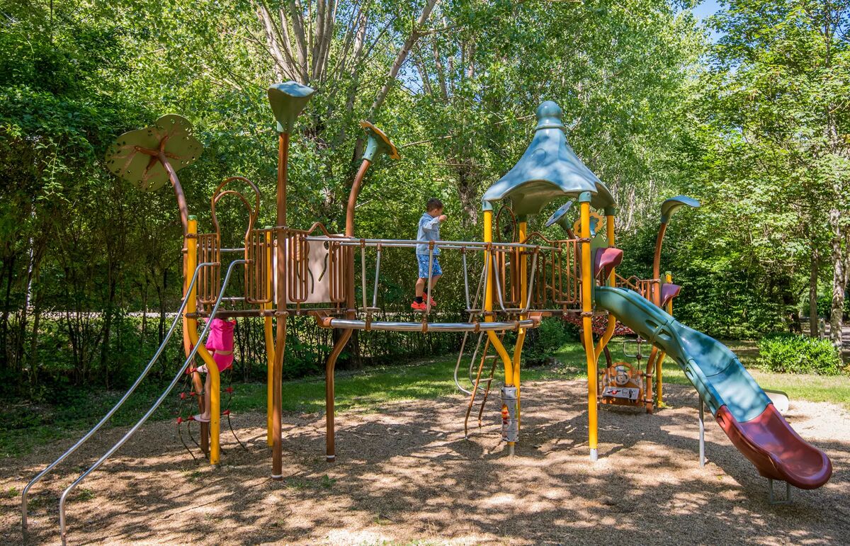 14 - Camping Le Pont du Tarn - Aire de jeux