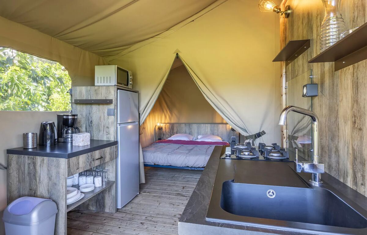 25 - Camping Les Micocouliers - Hébergement