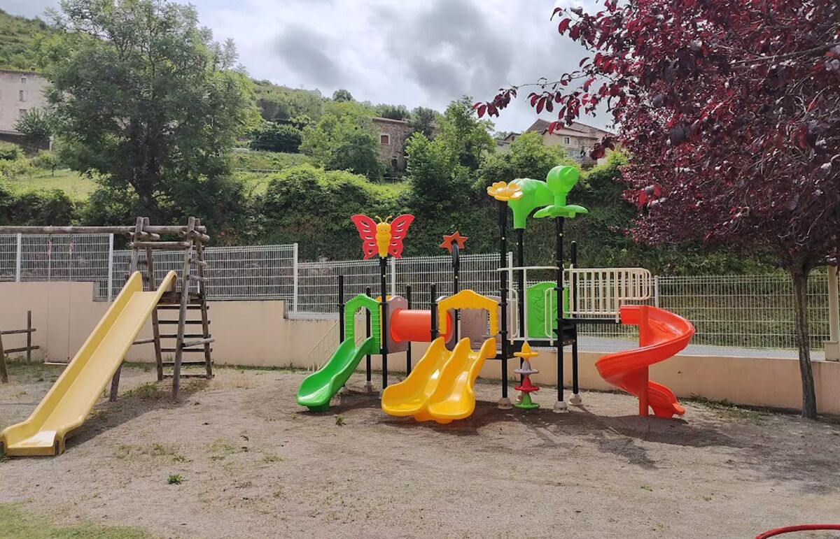 12 - Camping La Cascade - Aire de jeux