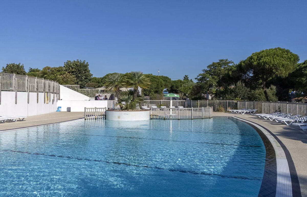 02 - Camping Le platin - La Redoute - Piscine