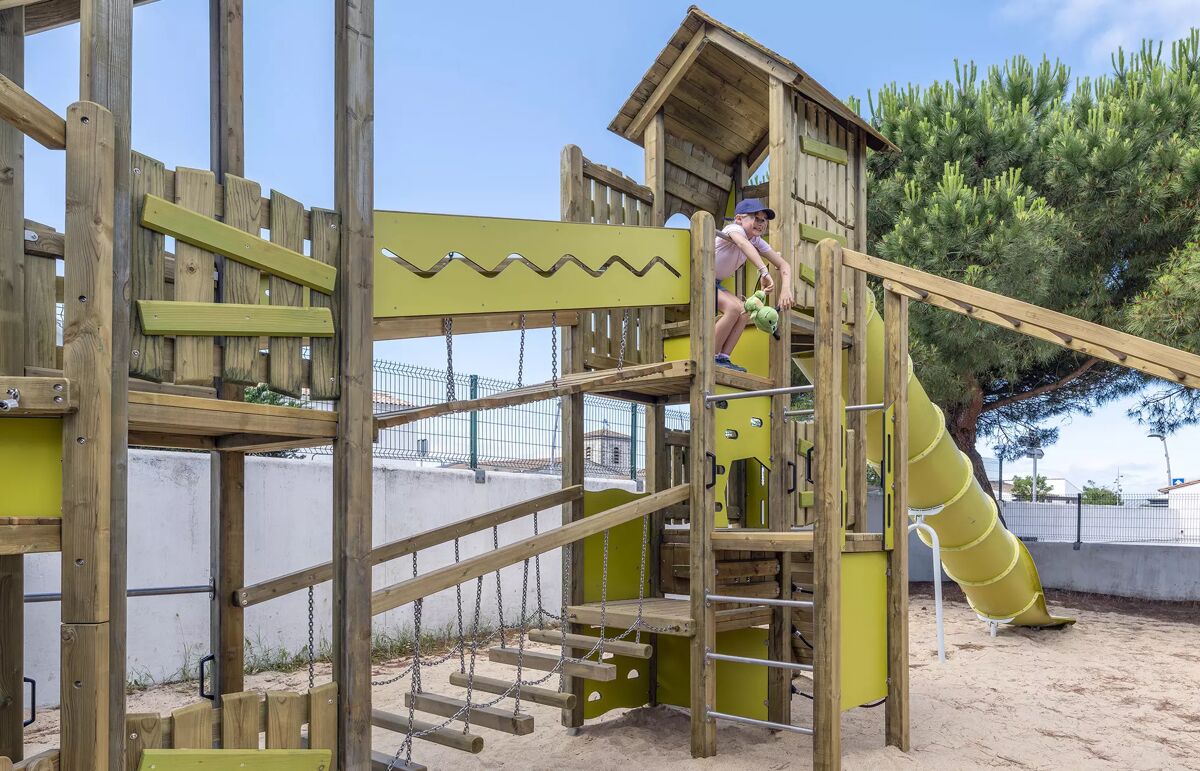 10 - Camping Le platin - La Redoute - Aire de jeux
