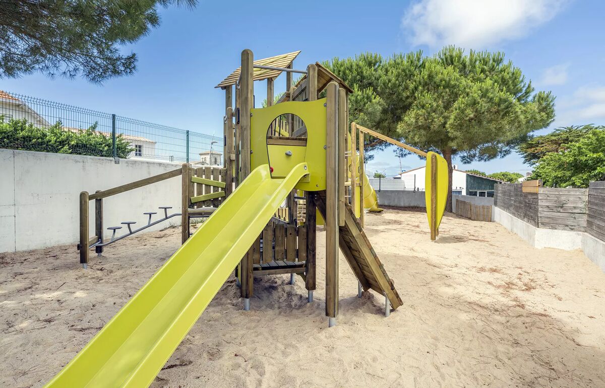 11 - Camping Le platin - La Redoute - Aire de jeux