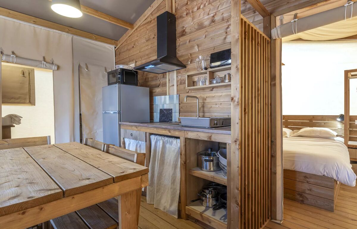 28 - Camping Le platin - La Redoute - Hébergement