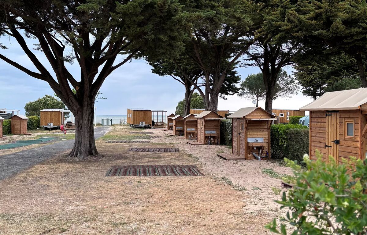 38 - Camping Le platin - La Redoute - Hébergement