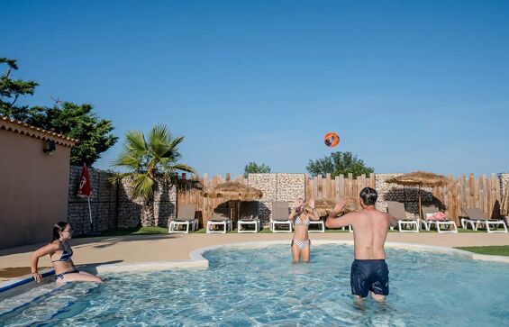 01 - Camping Le Dolium - Piscine