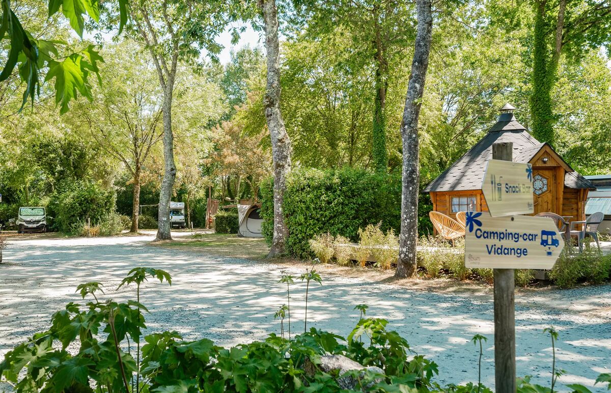 02 - Camping du Canal - Situation