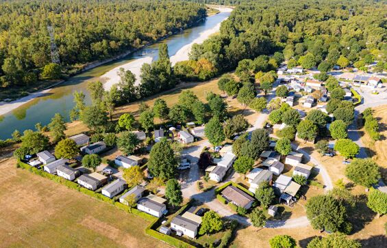 02 - Camping Les Plages de l'Ain - Situation