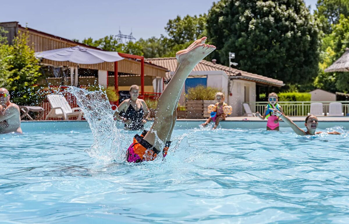 05 - Camping Les Plages de l'Ain - Piscine